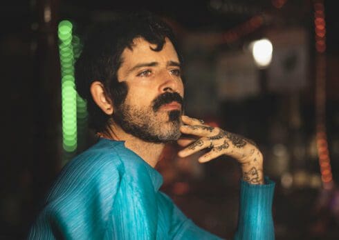 L’immaginazione di Devendra Banhart fa centro con “Flying Wig”