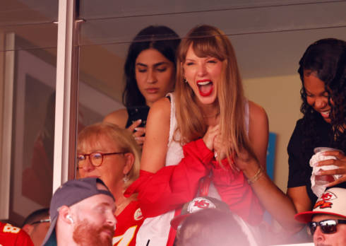 Taylor Swift ha fatto impennare le vendite delle magliette di Travis Kelce