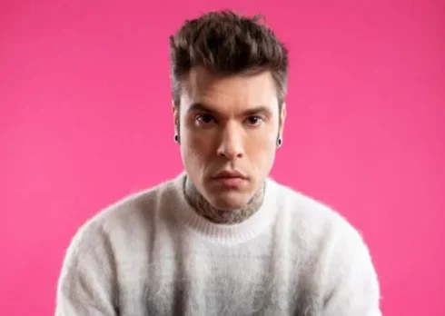 Fedez direttore artistico di Sanremo 2025: lo scherzo di Fiorello che ha mandato in tilt tutti