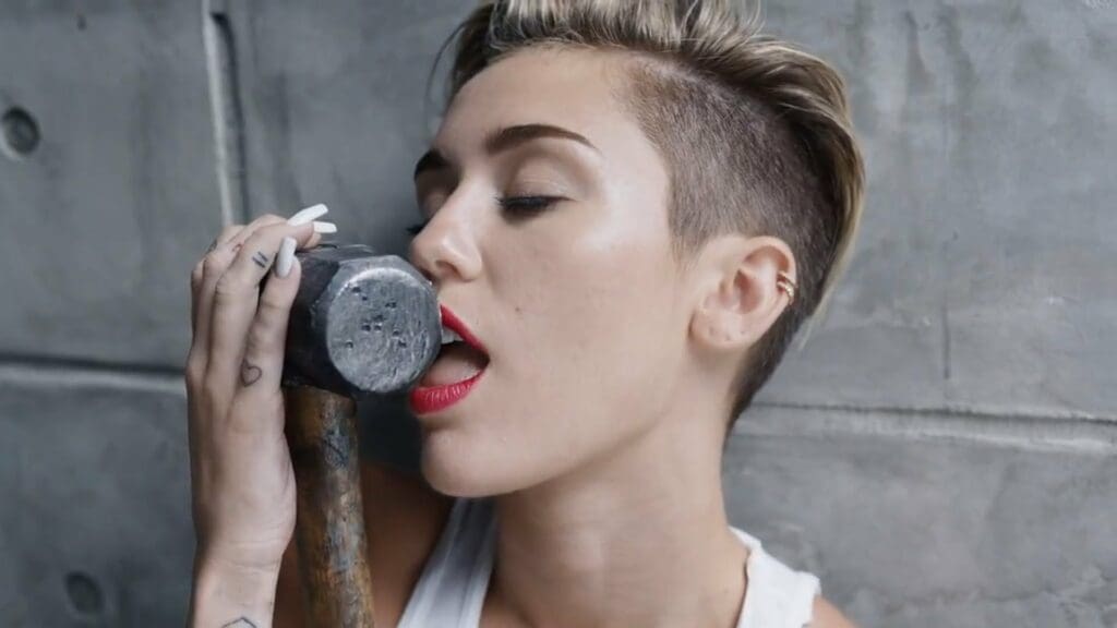 Miley Cyrus - Wrecking Ball - storia canzone
