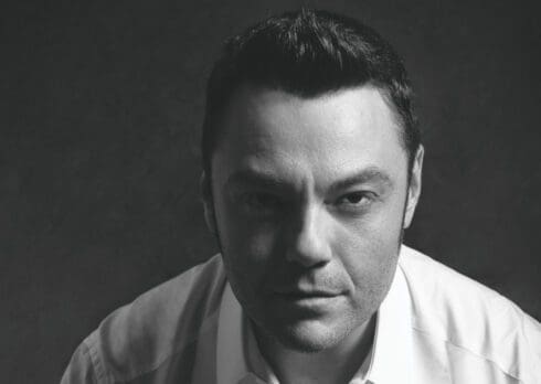 Tiziano Ferro e la musica come “unica medicina per tornare in vita”: un estratto in esclusiva dal romanzo