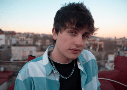“Si M’annammor'”: in anteprima il video del nuovo singolo di Gabriele Esposito