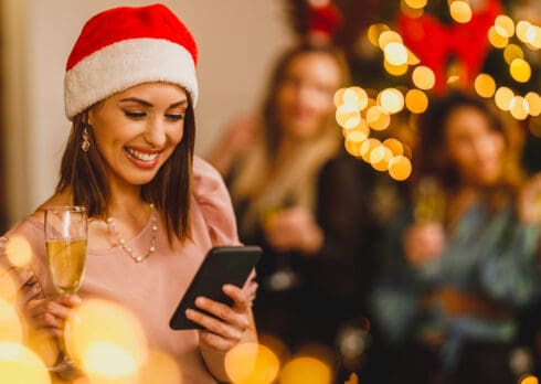 Guida regali di Natale 2023 tra comfort e stile: consigli utili su smartphone