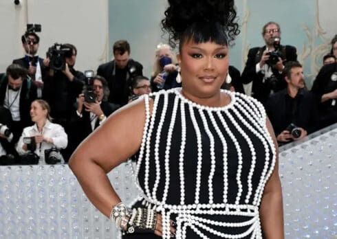 Lizzo sta lavorando a nuova musica mentre “risolve i problemi di fiducia col mondo”