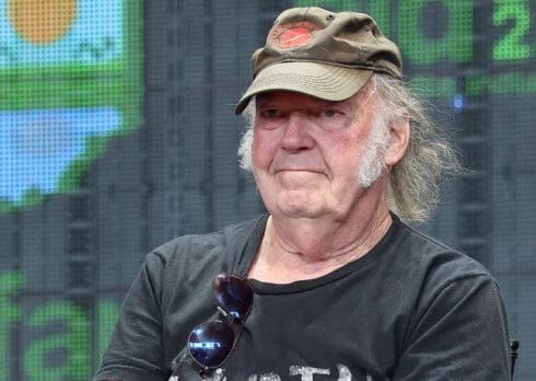 Neil Young contro X ed Elon Musk: “Prenderemo misure contro la sua azienda”