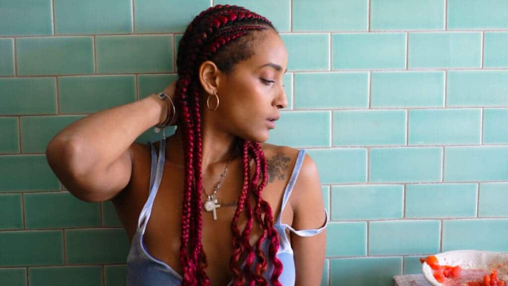 Samia vuole diventare “Cattiva”: guarda in anteprima il video del nuovo singolo