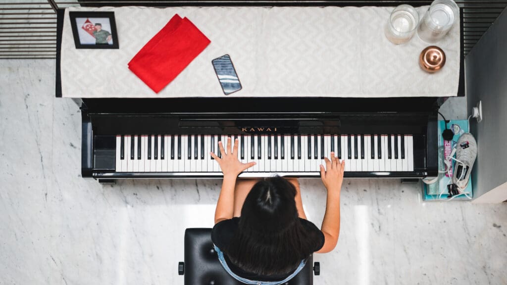 canzoni facili pianoforte - foto di Jonathan Chng - Unsplash