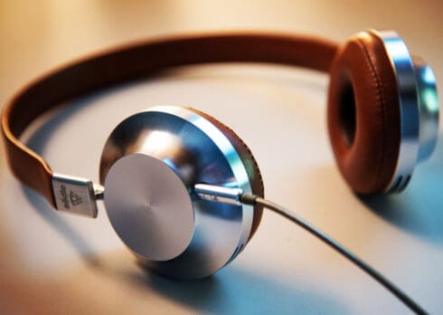 Ascoltiamo sempre più musica: 20.9 ore alla settimana