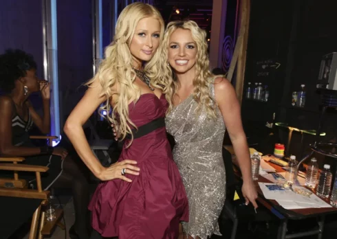 Gli auguri di Paris Hilton a Britney Spears: «Continua a brillare sorellina»