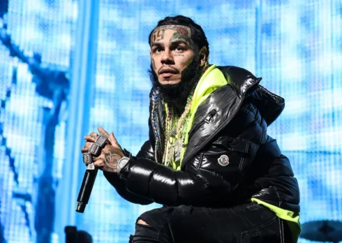 6ix9ine è stato arrestato con l’accusa di violenza domestica