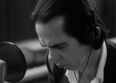 Nick Cave: ascolta la sua versione di “La Vie en Rose” prodotta da Jack Antonoff