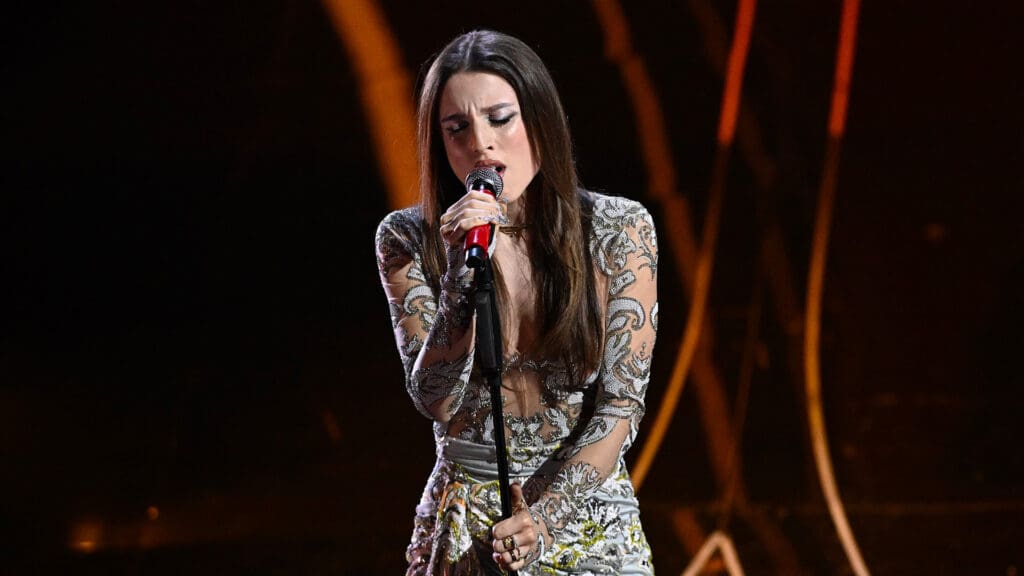 Angelina Mango canta La Rondine alla serata delle cover di Sanremo 2024 - Foto di AGF