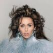 Vent’anni dopo Miley Cyrus torna a vestire i panni di Hannah Montana