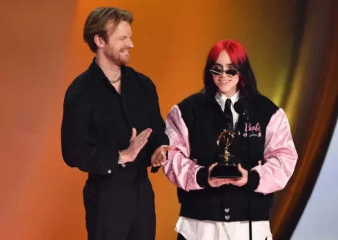 Le 10 canzoni che come “What Was I Made For” di Billie Eilish hanno vinto l’Oscar e il Grammy come canzone dell’anno