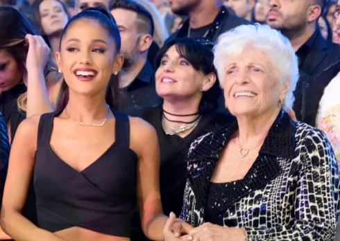 La nonna di Ariana Grande è l’artista più anziana di sempre a entrare nella Billboard Hot 100