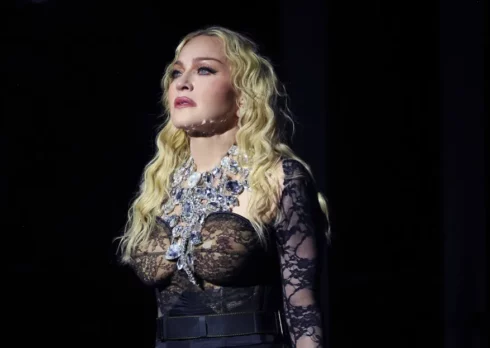 Madonna citata in giudizio da un fan con l’accusa di “pornografia” per il suo concerto