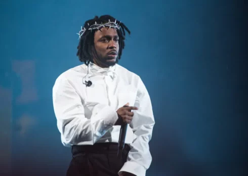 Kendrick Lamar è stato ospite a sorpresa alla consegna delle lauree al Compton College