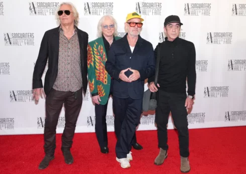 I R.E.M. si sono riuniti dopo 15 anni e hanno suonato “Losing My Religion”