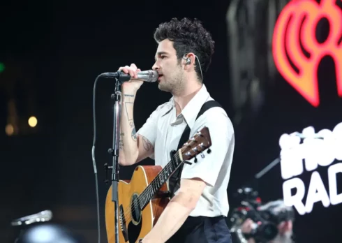 I 1975 sono stati denunciati per il bacio di Matty Healy al Malaysia’s Good Vibes Festival