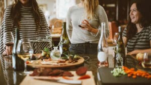 canzoni per una cena con gli amici - foto di Kelsey Chance - Unsplash