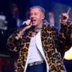 Macklemore fa salire una super fan sul palco, ma è ricercata dalla polizia