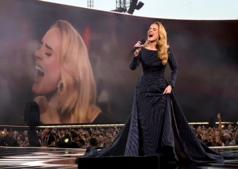 Adele ha fermato il concerto di Monaco per vedere la finale femminile dei 100M