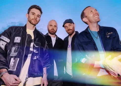 I Coldplay annunciano “We Pray” con Little Simz e Burna Boy