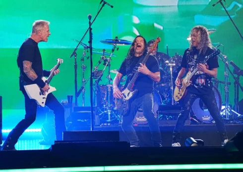 I Metallica hanno omaggiato un fan morto durante un loro concerto