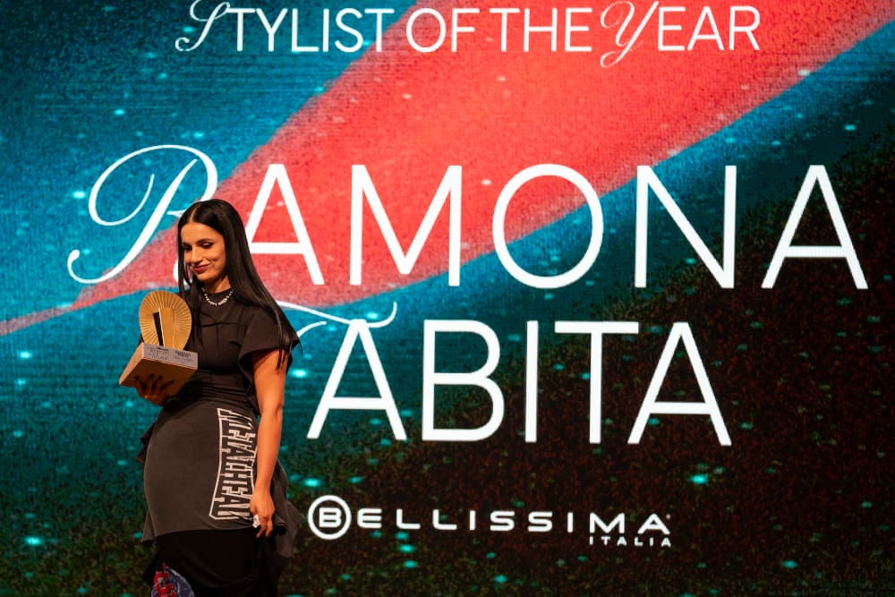 Ramona Tabita con il premio Stylist of the Year by Bellissima (foto di Elena Di Vincenzo)