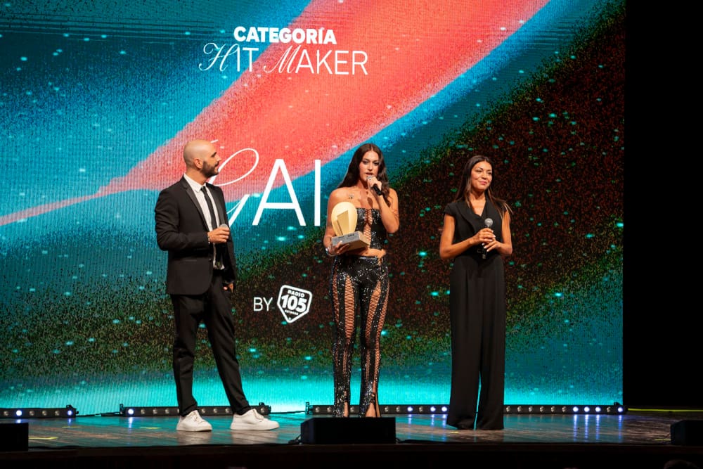 Gaia ritira il premio Hitmaker of the Year by Radio 105 (foto di Elena Di Vincenzo)