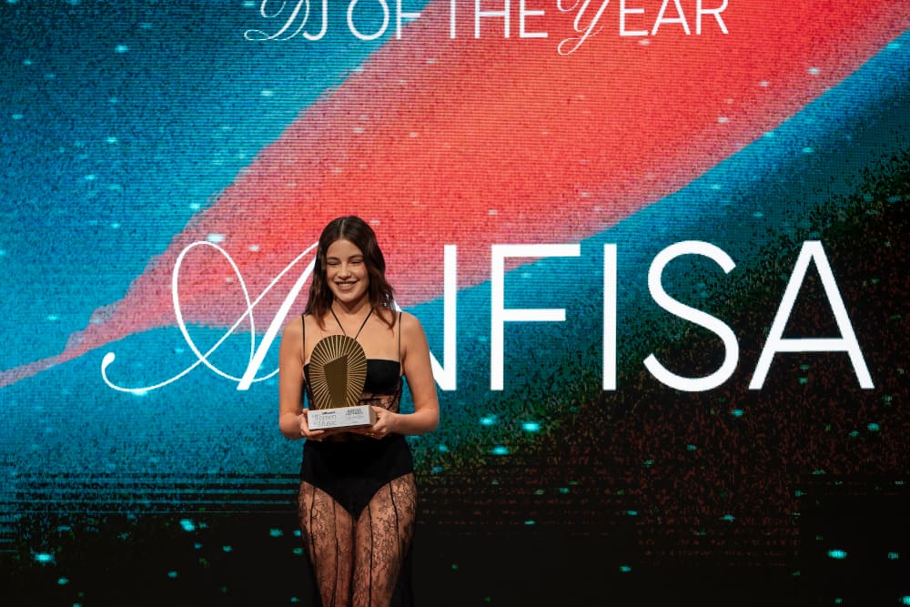 Anfisa Letyago ritira il premio DJ of the Year (foto di Elena Di Vincenzo)