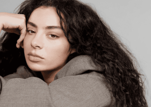 La brat summer è finita, parola di Charli XCX