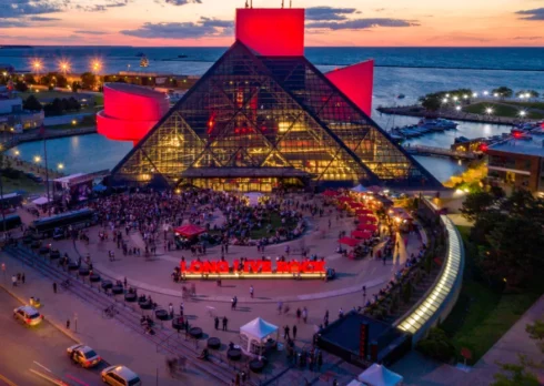 La Rock & Roll Hall of Fame svela la lista di artisti e presentatori del 2024