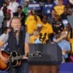 Bruce Springsteen al comizio di Kamala Harris: «Trump corre per diventare un tiranno»