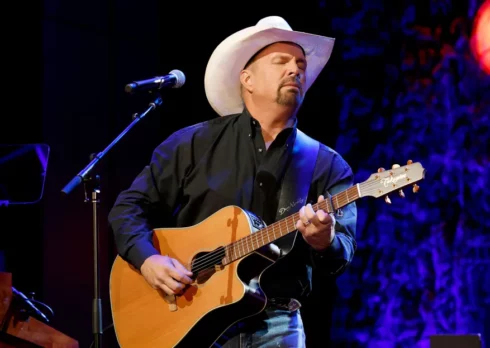 Garth Brooks risponde alle accuse per violenza sessuale: «Non sono l’uomo che hanno dipinto»