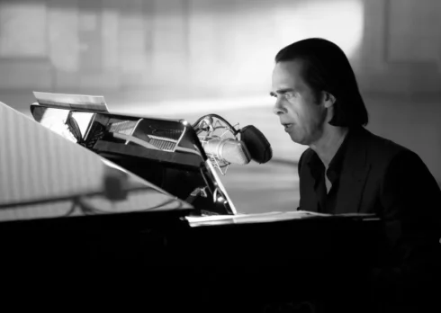 Nick Cave: «Felice di vedere Bob Dylan su X. Attorno alle elezioni un eccesso di disperazione»