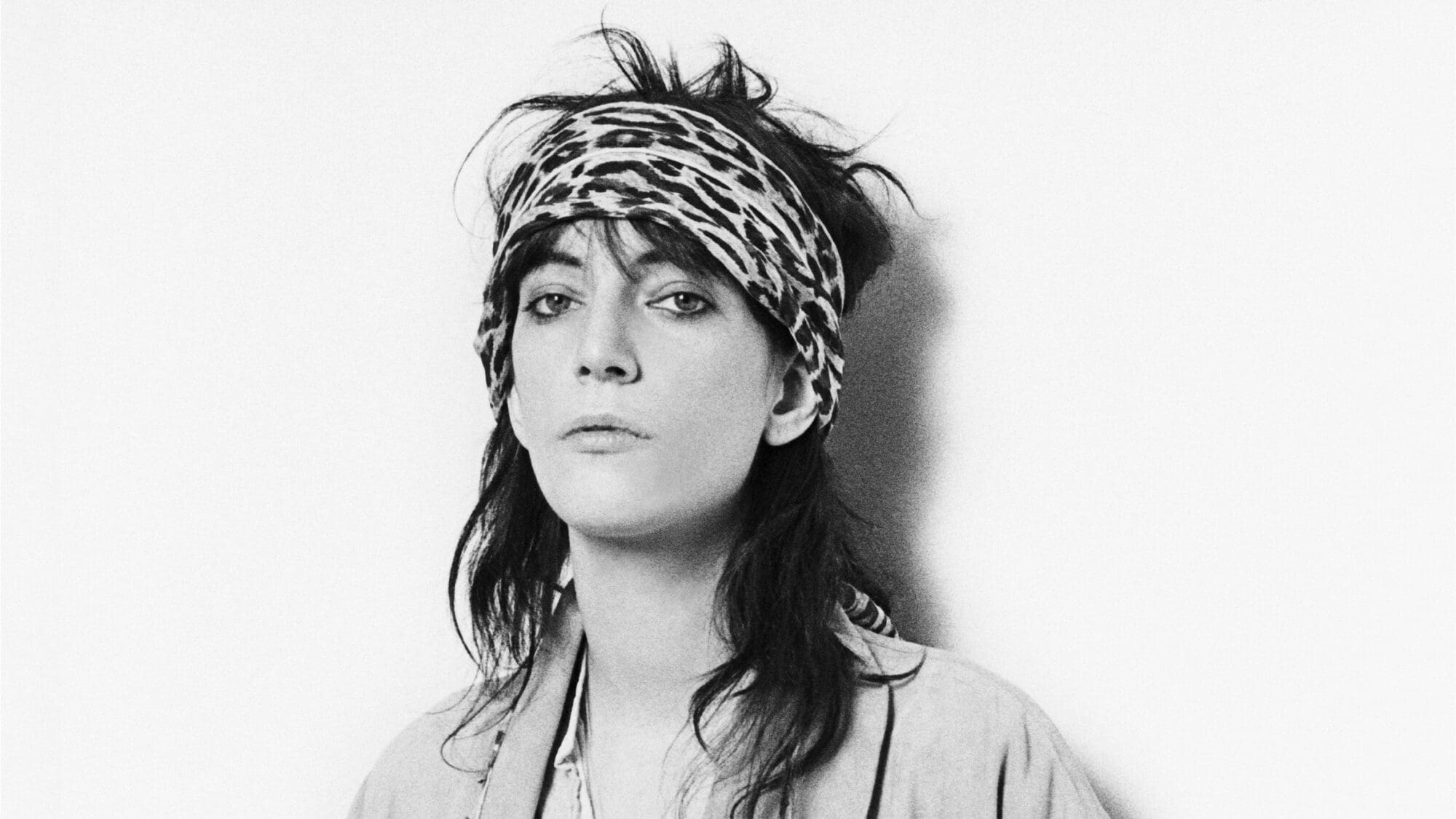 È bello ammirare ancora il fascino delle immagini di Patti Smith negli anni ’70