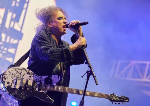 Robert Smith ha annunciato che ci saranno due nuovi album dei Cure