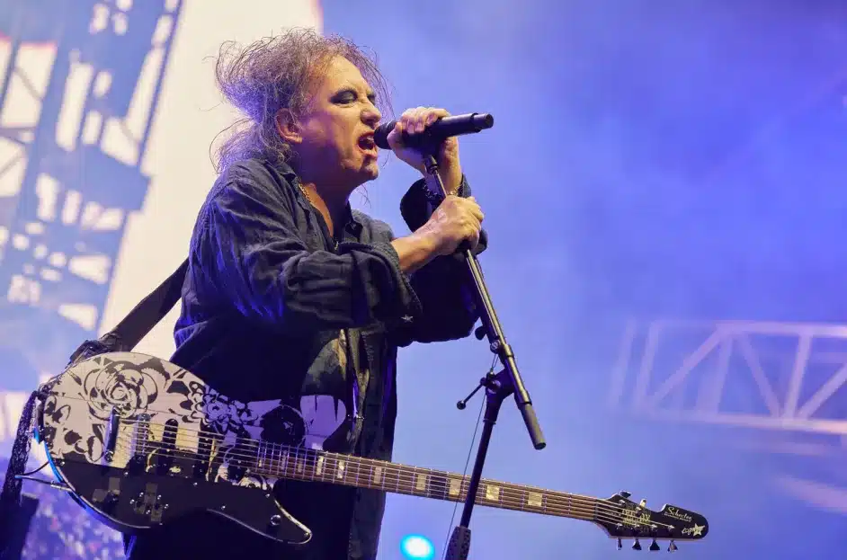 Robert Smith ha annunciato che ci saranno due nuovi album dei Cure