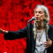 Patti Smith crolla sul palco durante un concerto a San Paolo