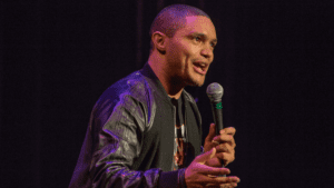 Trevor Noah torna a condurre i Grammy 2025