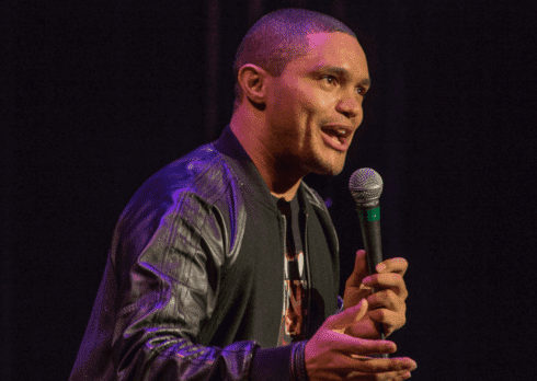 Trevor Noah torna a condurre i Grammy Awards