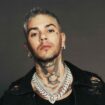 Emis Killa svela di essere stato truffato, ma i social si scagliano contro di lui