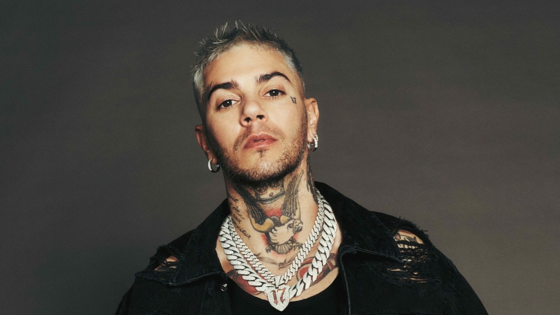 Emis Killa svela di essere stato truffato, ma i social si scagliano contro di lui
