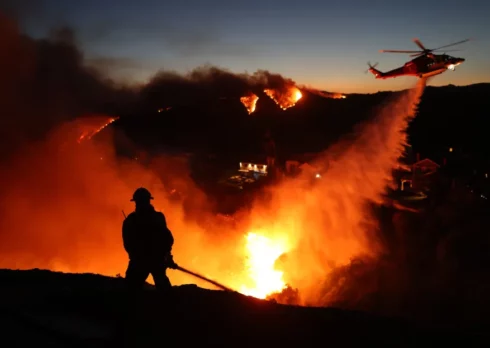 Gli incendi di Los Angeles stanno sconvolgendo la stagione dei premi