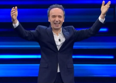 Sanremo 2025, stasera le cover: ospite speciale Roberto Benigni