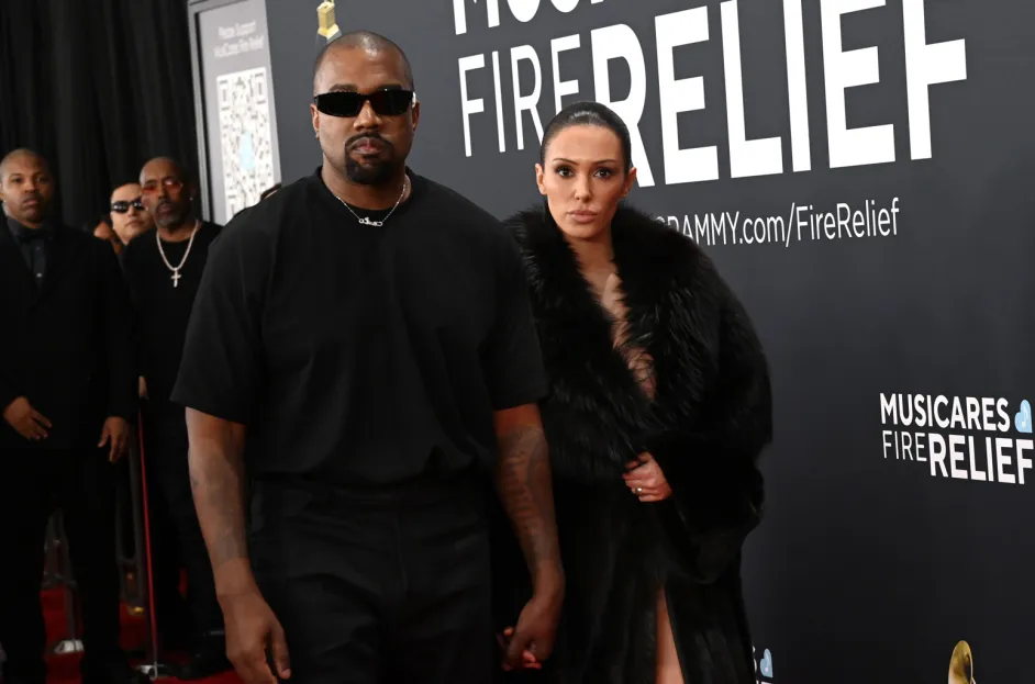 Ye e Bianca Censori fanno scalpore sul red carpet dei Grammy 2025