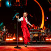 Jovanotti al Forum: «Sul palco si guarisce e il mio live è una festa contro questi tempi difficili»