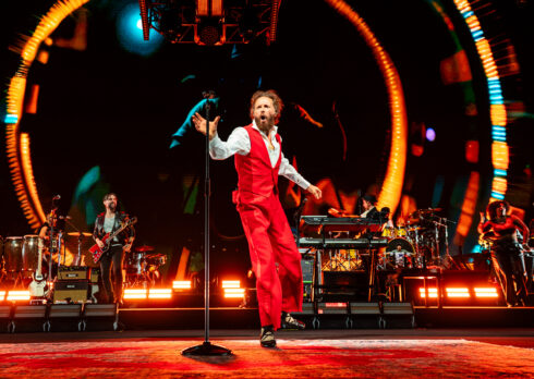 Jovanotti al Forum: «Sul palco si guarisce e il mio live è una festa contro questi tempi difficili»