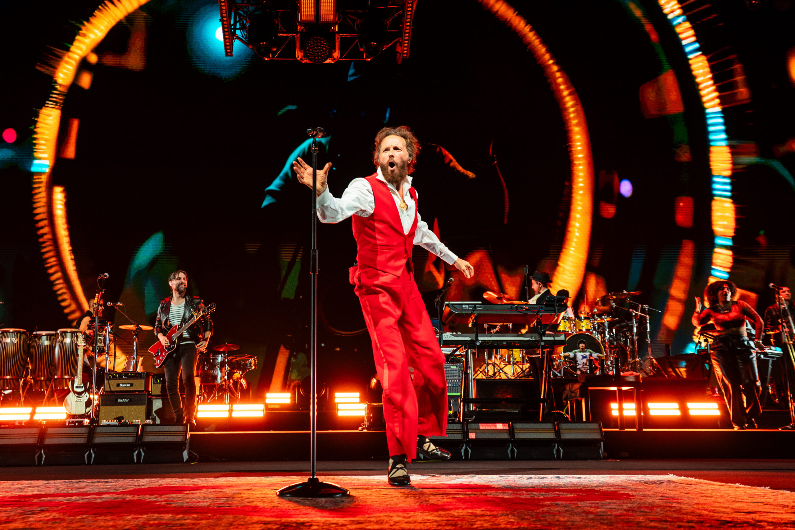 Jovanotti al Forum: «Sul palco si guarisce e il mio live è una festa contro questi tempi difficili»